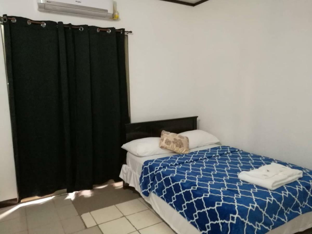 Lehns Motel Koror Kültér fotó